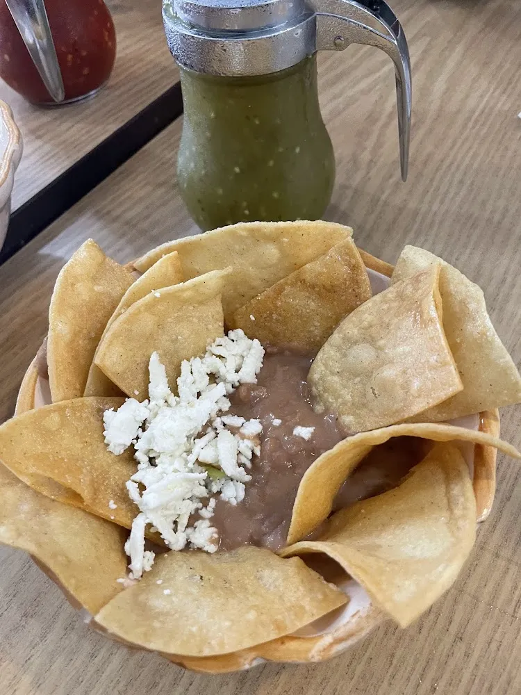 Chilaquiles Con Huevo Chilaquiles with Eggs
